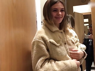 Cum in Mouth Made a deep blowjob in a fitting room in a shopping center