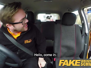 Autó Fake Driving School Big tits learner ends lesson with anal