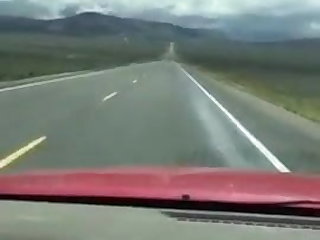 Utomhus redneck cowboy gets a handjob while driving