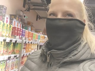 젖꼭지 Milena Sweet remotely controlled through the supermarket
